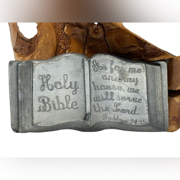 Siskiyou Bible Belt Buckle on Vintage 1984 Hand Tooled Leather Belt - Picture 3 of 10